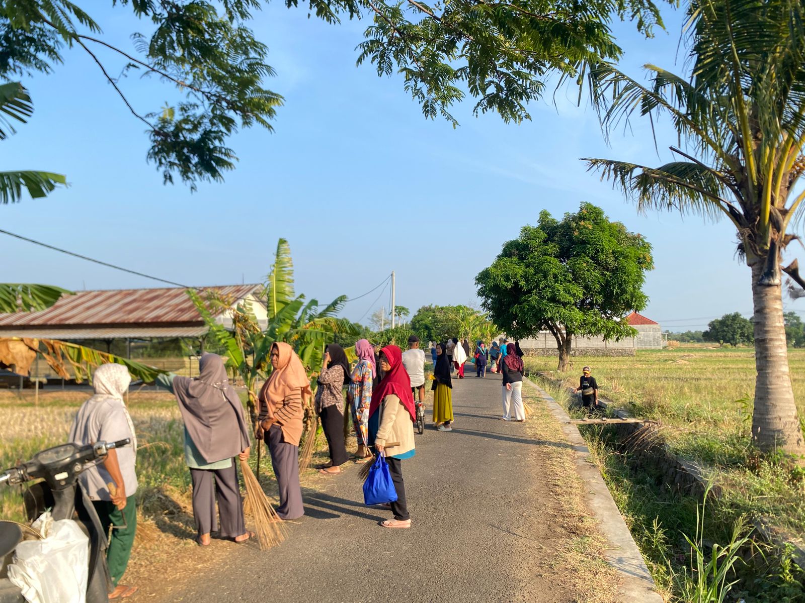 Pemerintah Desa Jatipamor Gelar Geber Jumat, Wujudkan Lingkungan Bersih dan Budaya Gotong Royong